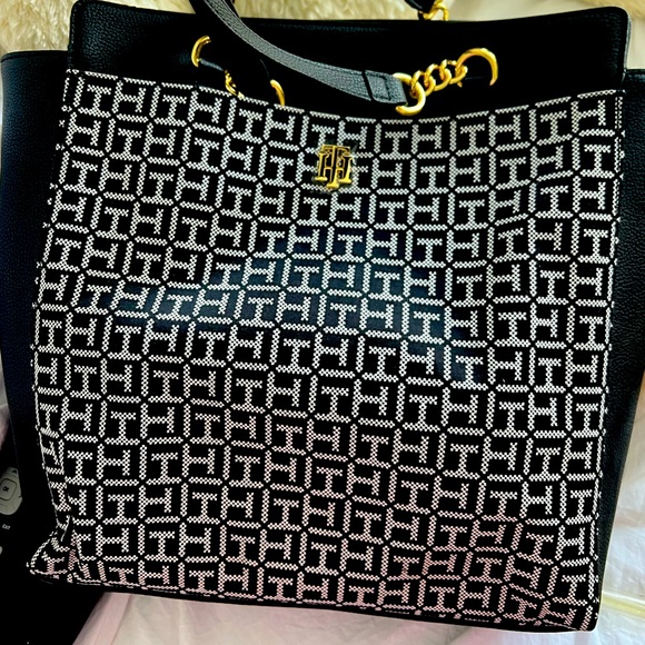 This is a Tommy hill figure bag never used it but it’s nice - Picture 1 of 2